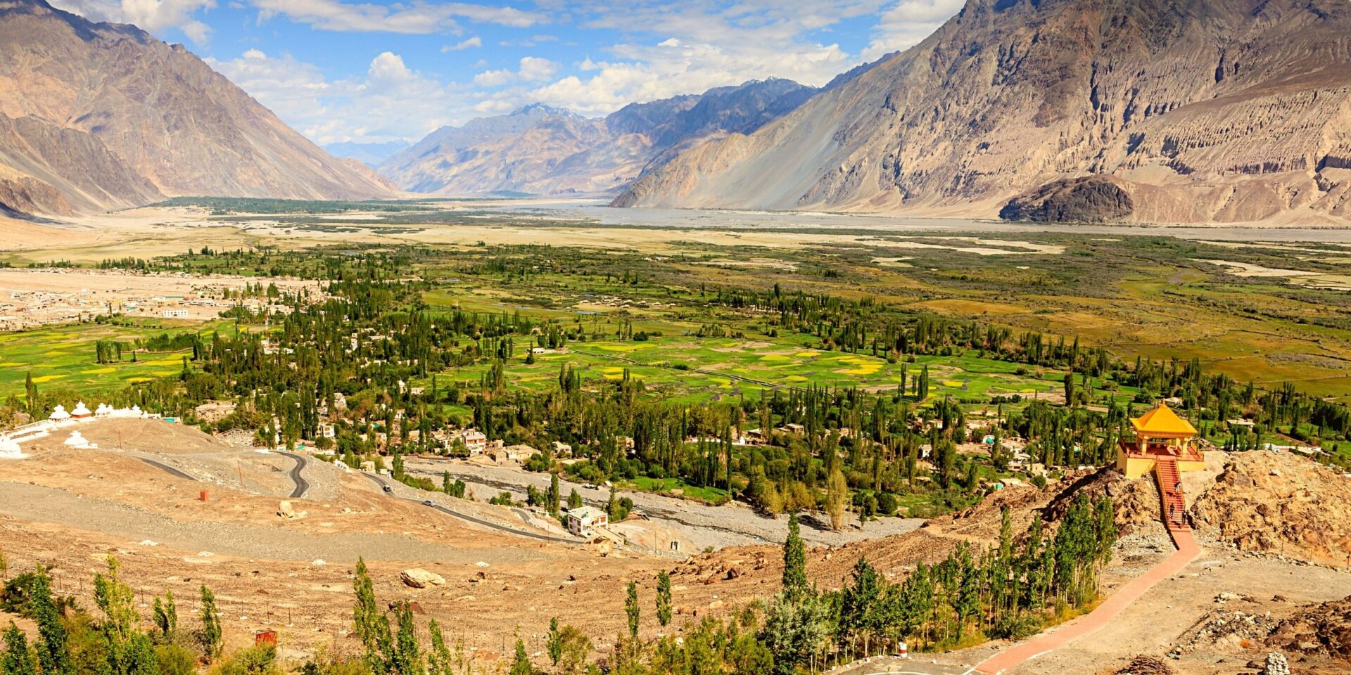 DD News on X: #WATCH  The Nubra Valley in Leh, Ladakh is one of the most  revered valleys in India. The Valley is famous for its enchanting views and  the famous